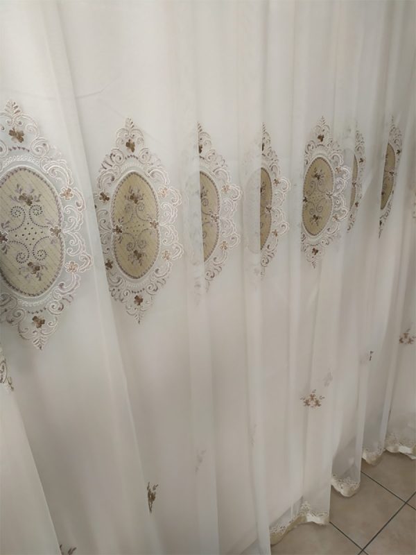 Tenda a Metro in Misto Tulle con Base Orlata e Vellutata con Medaglione Altezza 3 Metri Panna - immagine 5