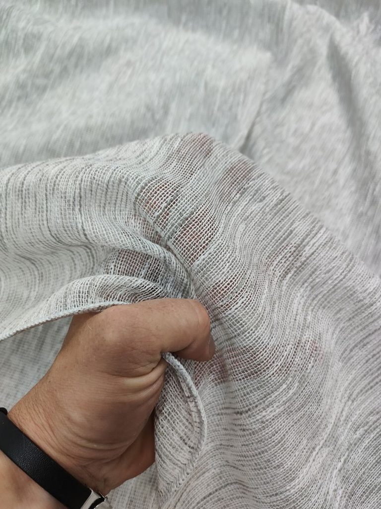 tenda a metro in bouclè unito h320 cm col. grigio 1 IMG20250709110847 risultato