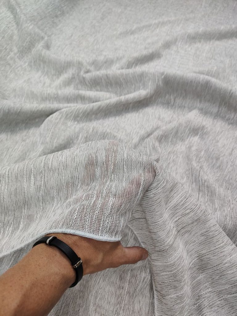 tenda a metro in bouclè unito h320 cm col. grigio 2 IMG20250709110908 risultato