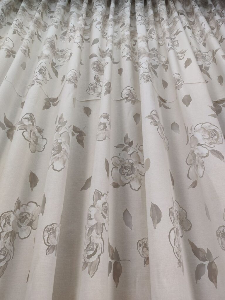 tenda a metro in devorè altezza 3 metri tortora 1 IMG20250927105955 risultato