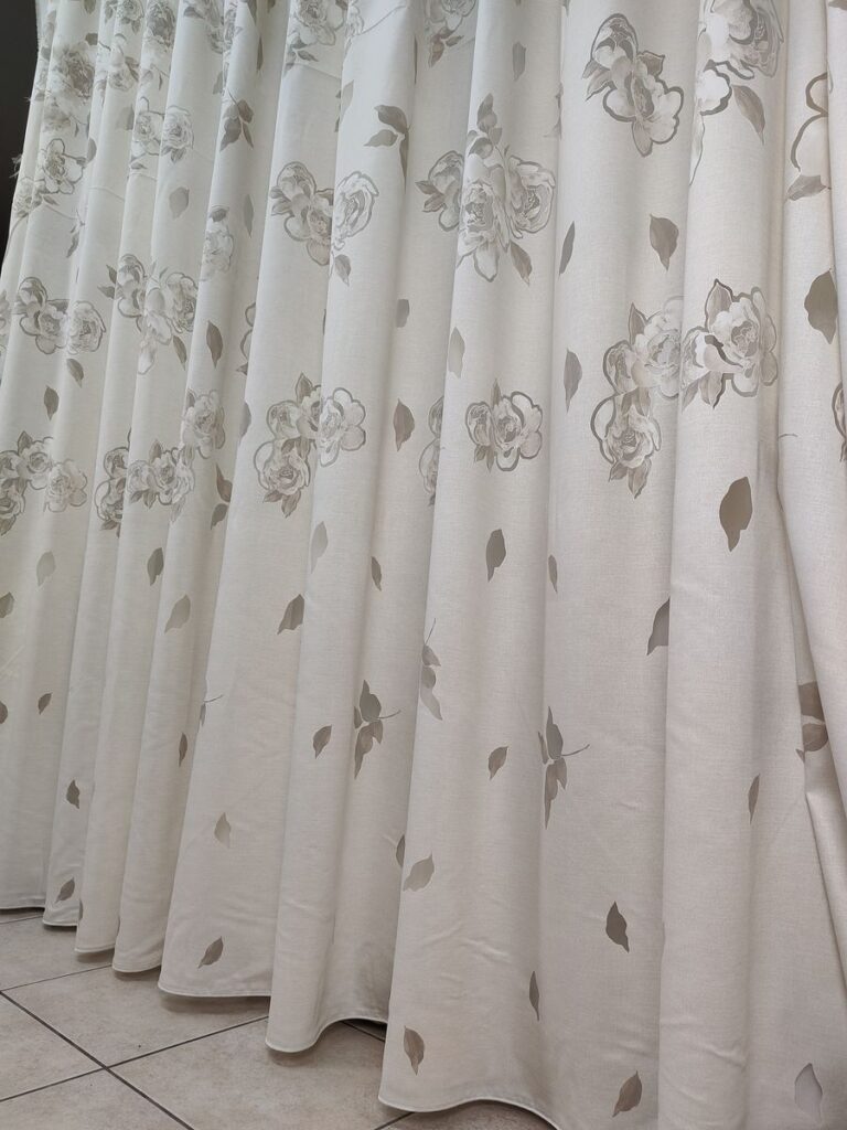 tenda a metro in devorè altezza 3 metri tortora 8 IMG20250927110106 risultato