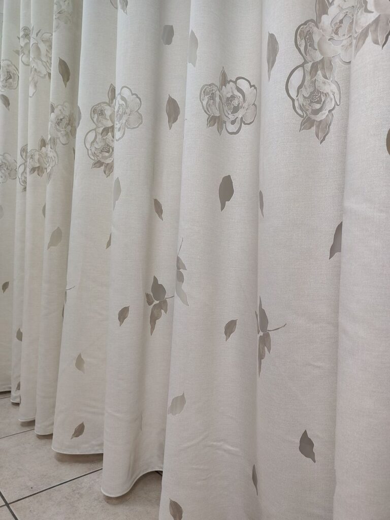 tenda a metro in devorè altezza 3 metri tortora 7 IMG20250927110109 risultato