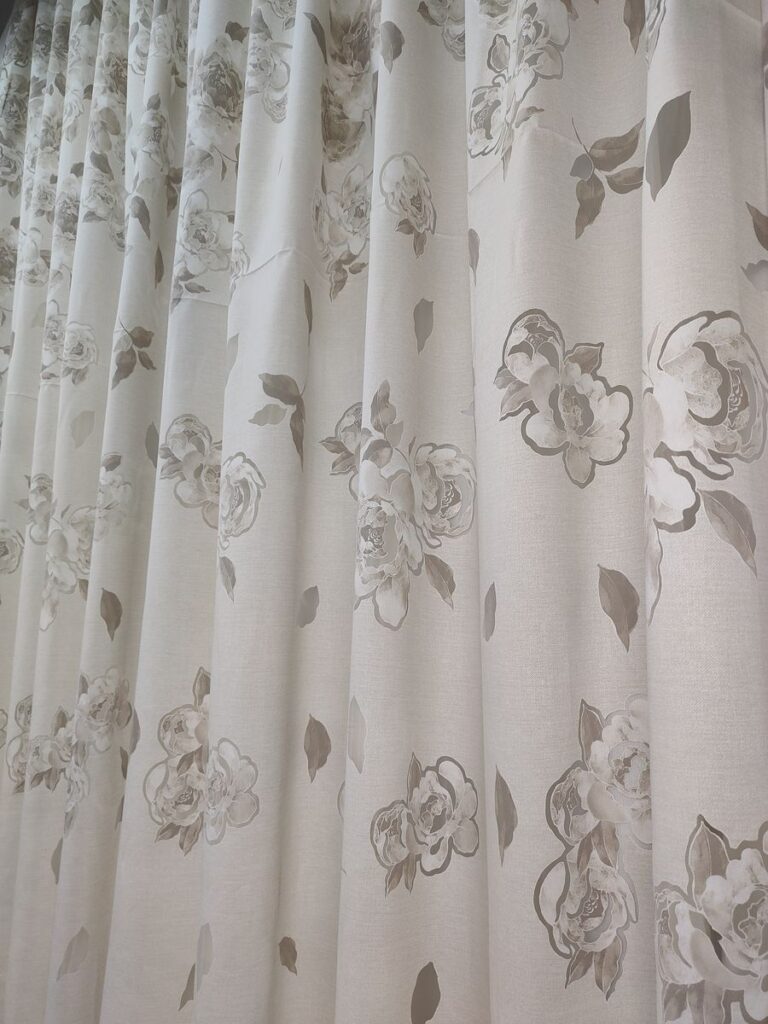 tenda a metro in devorè altezza 3 metri tortora 6 IMG20250927110114 risultato