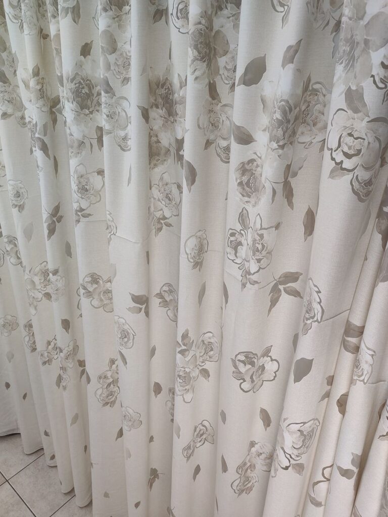 tenda a metro in devorè altezza 3 metri tortora 4 IMG20250927110127 risultato