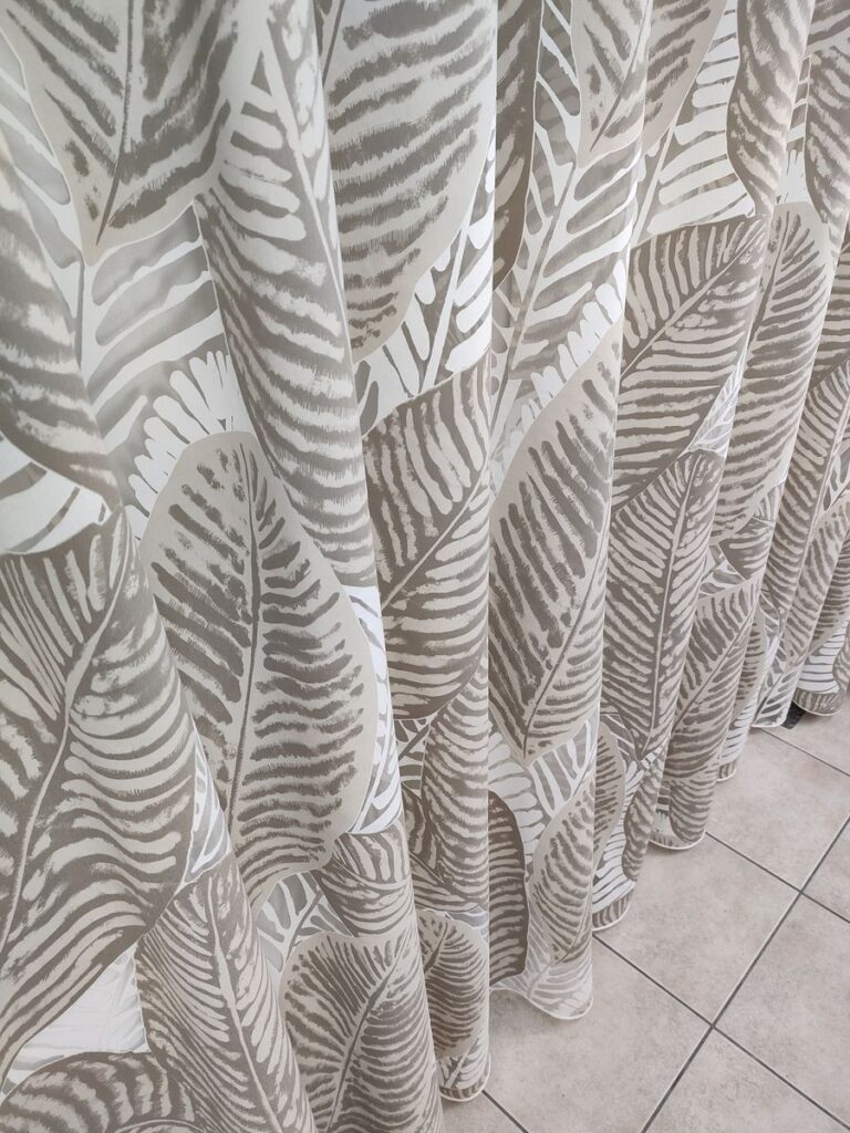 tenda a metro in devorè altezza 3 metri tortora 12 IMG20250927111427 risultato