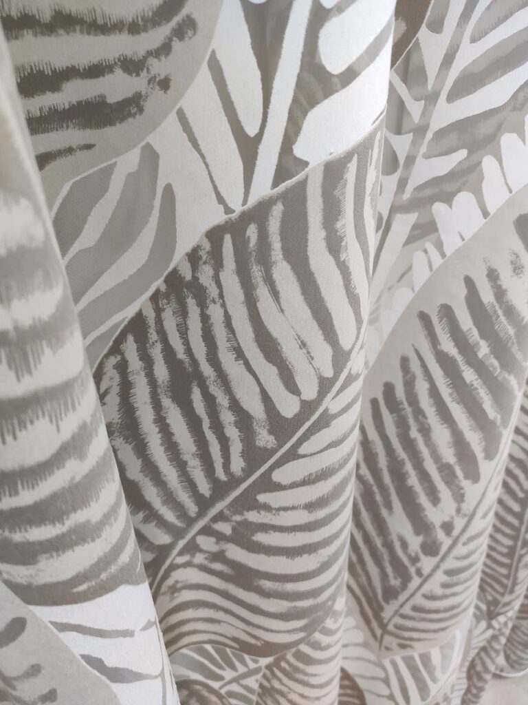 tenda a metro in devorè altezza 3 metri tortora 11 IMG20250927111430 risultato