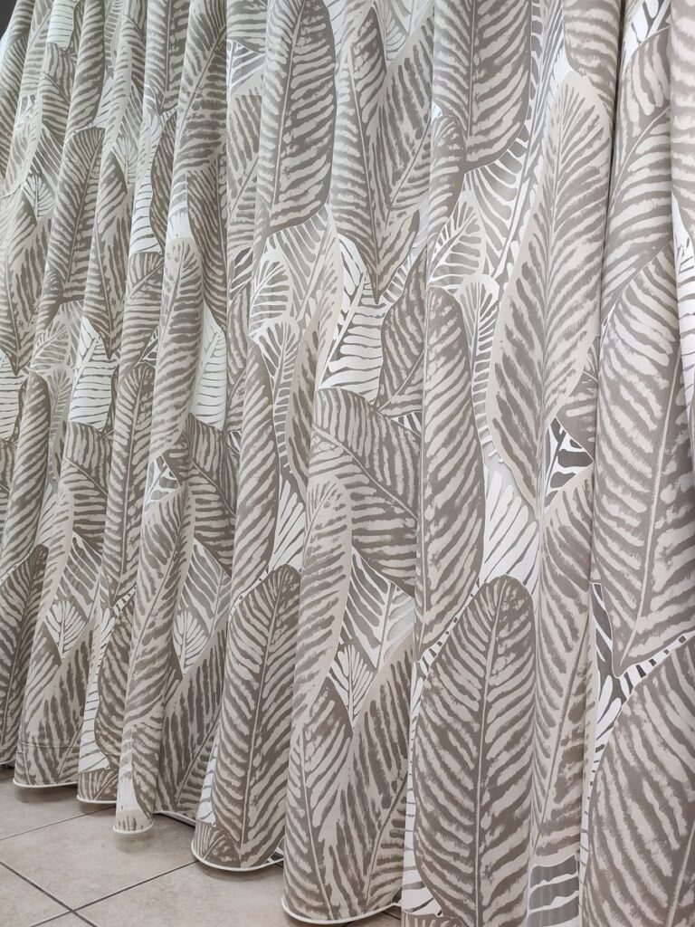 tenda a metro in devorè altezza 3 metri tortora 10 IMG20250927111442 risultato