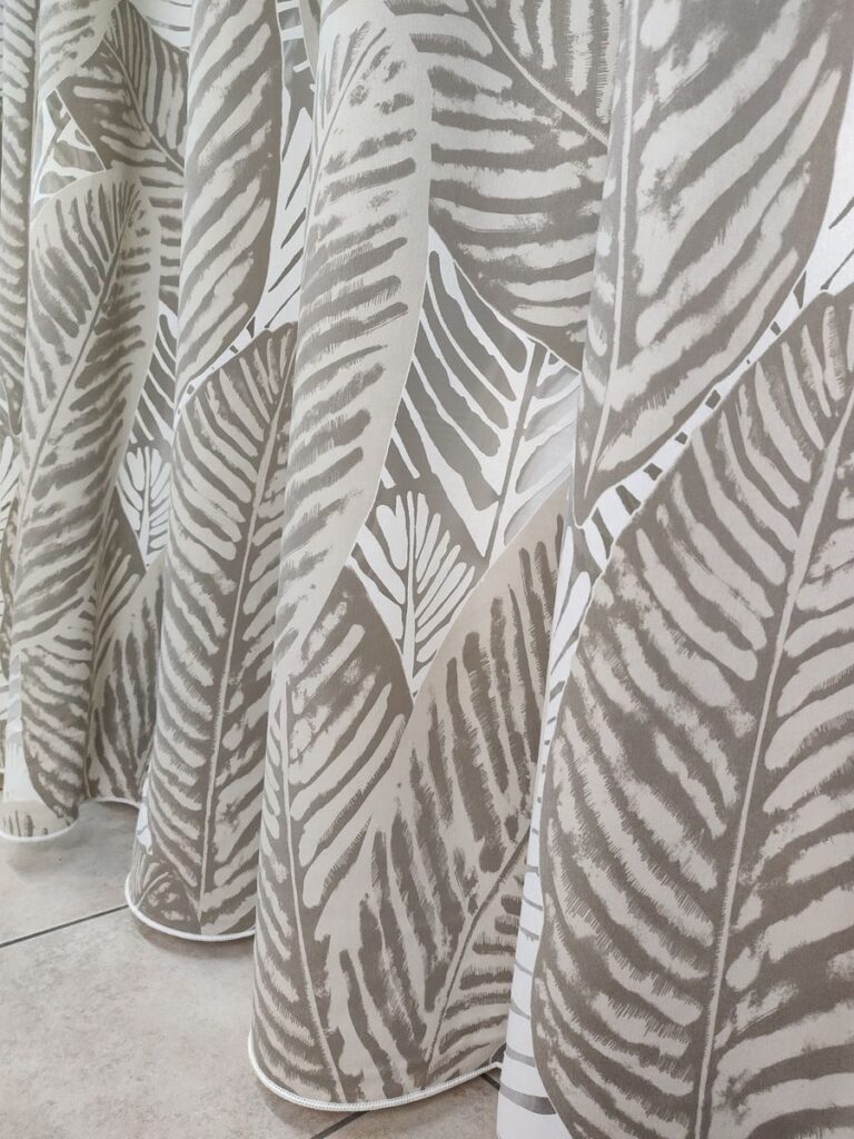 tenda a metro in devorè altezza 3 metri tortora 9 IMG20250927111445 risultato