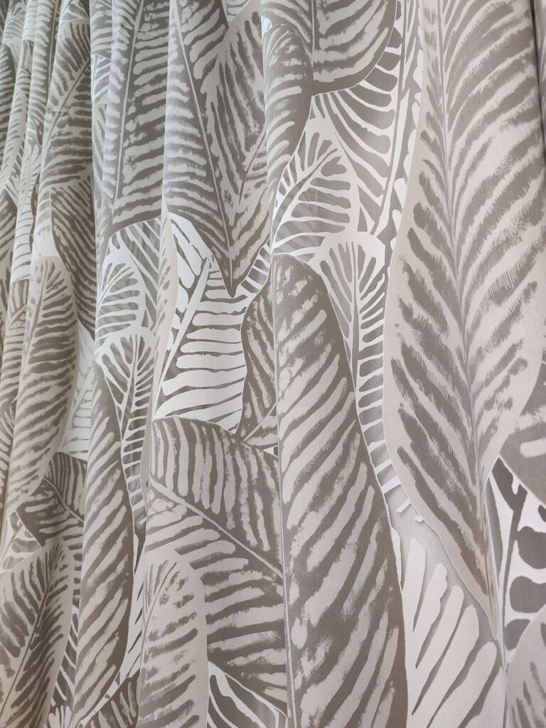 tenda a metro in devorè altezza 3 metri tortora 8 IMG20250927111448 risultato