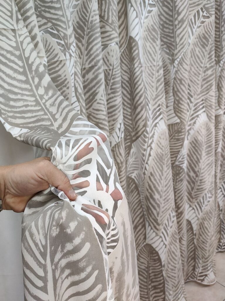 tenda a metro in devorè altezza 3 metri tortora 4 IMG20250927111514 risultato