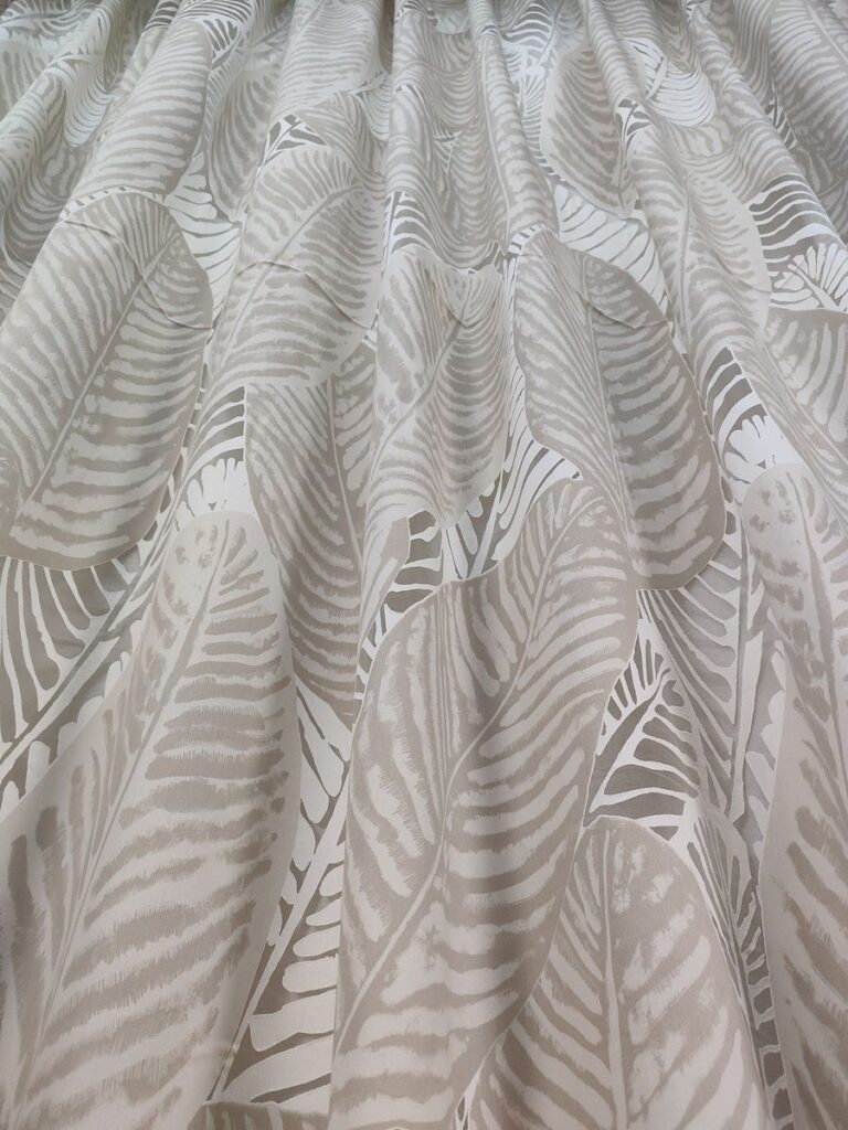 tenda a metro in devorè altezza 3 metri beige 1 IMG20250927121641 risultato