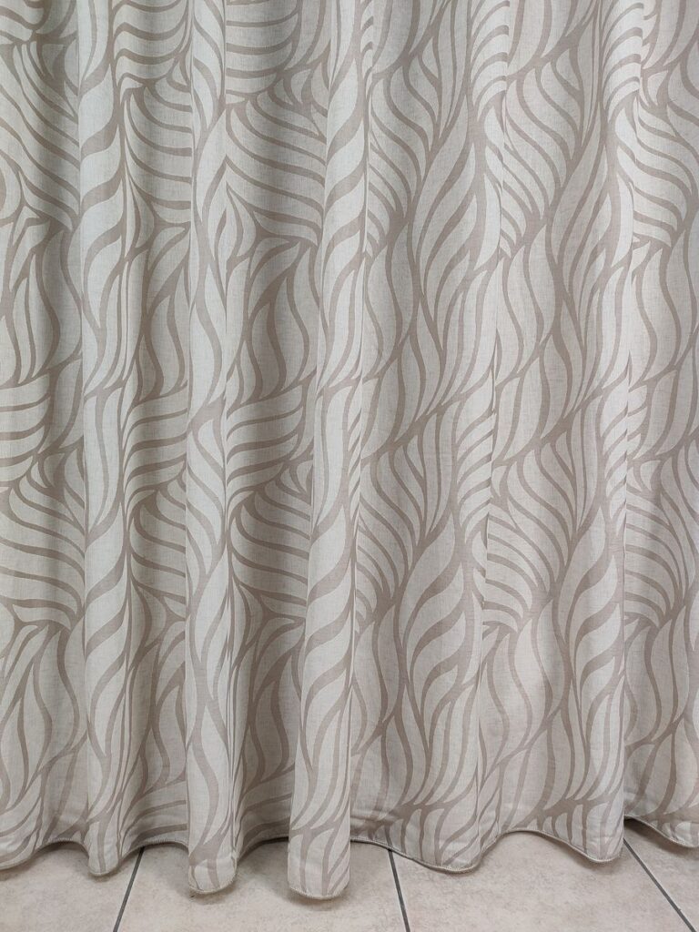 tenda a metro in devorè altezza 3 metri effetto lino col. tortora 12 IMG20251016120545 risultato