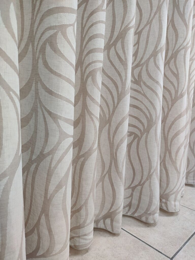 tenda a metro in devorè altezza 3 metri effetto lino col. tortora 15 IMG20251016120601 risultato