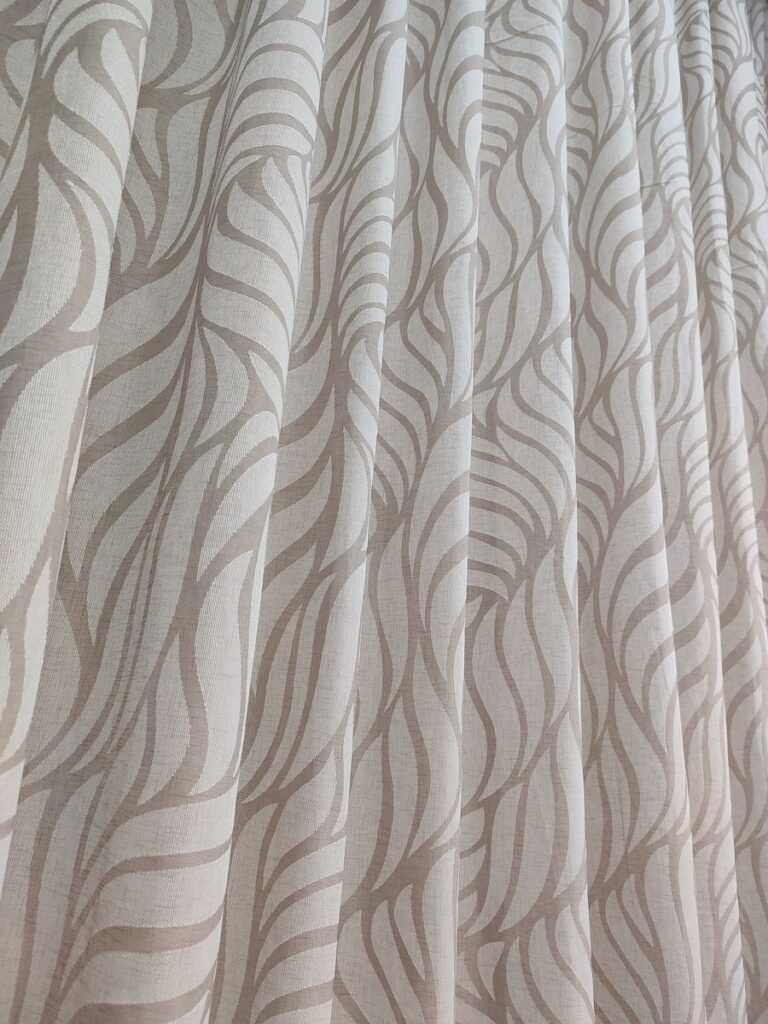 tenda a metro in devorè altezza 3 metri effetto lino col. tortora 16 IMG20251016120603 risultato