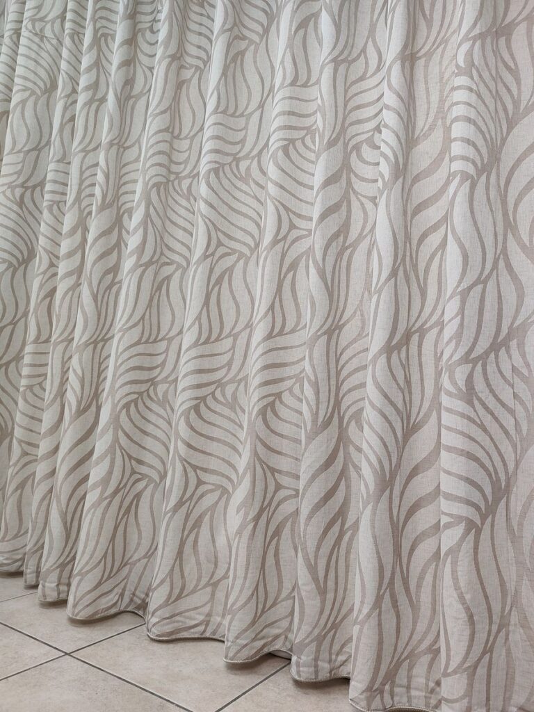 tenda a metro in devorè altezza 3 metri effetto lino col. tortora 9 IMG20251016120621 risultato