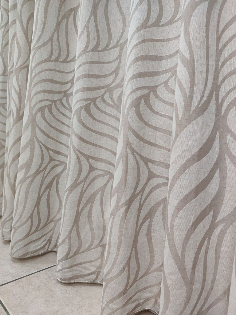 tenda a metro in devorè altezza 3 metri effetto lino col. tortora 8 IMG20251016120624 risultato