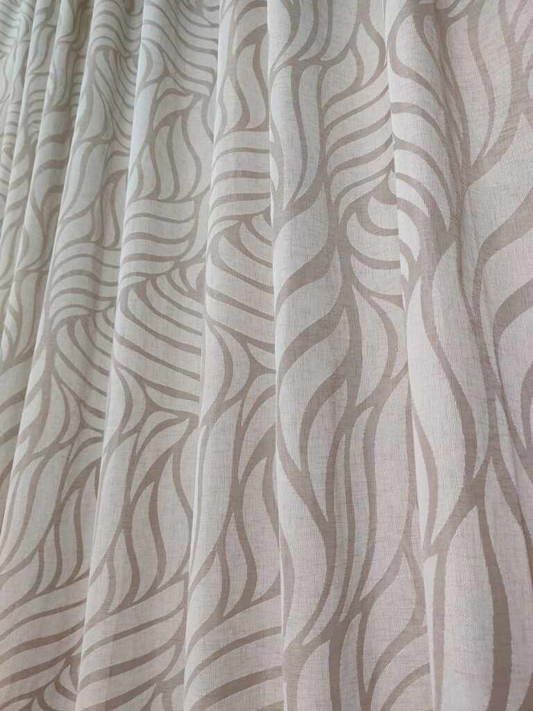 tenda a metro in devorè altezza 3 metri effetto lino col. tortora 7 IMG20251016120626 risultato