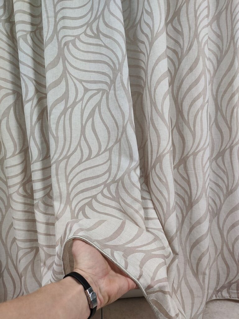 tenda a metro in devorè altezza 3 metri effetto lino col. tortora 5 IMG20251016120638 risultato