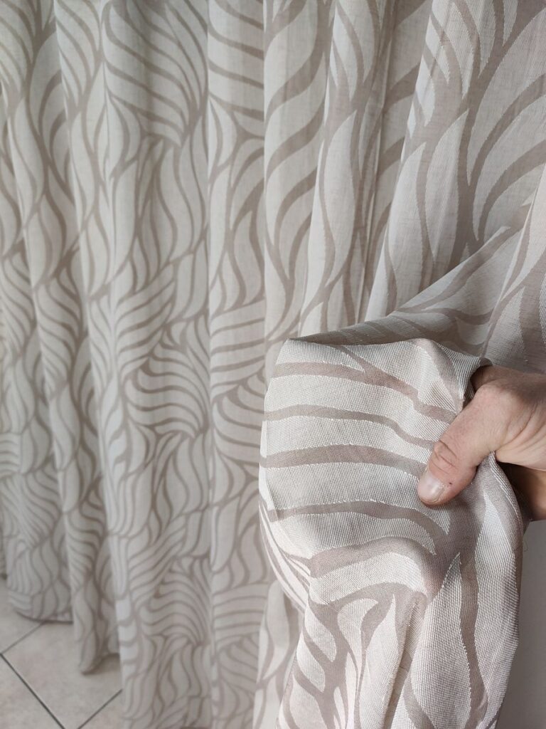 tenda a metro in devorè altezza 3 metri effetto lino col. tortora 3 IMG20251016120657 risultato