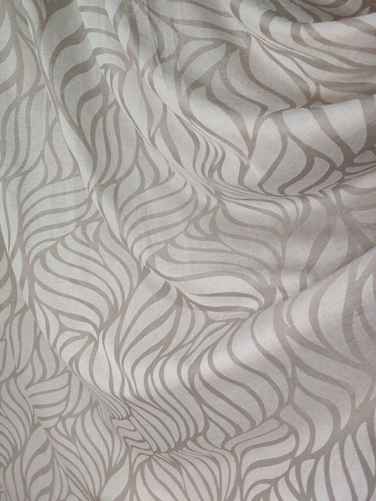 tenda a metro in devorè altezza 3 metri effetto lino col. tortora 2 IMG20251016120702 risultato