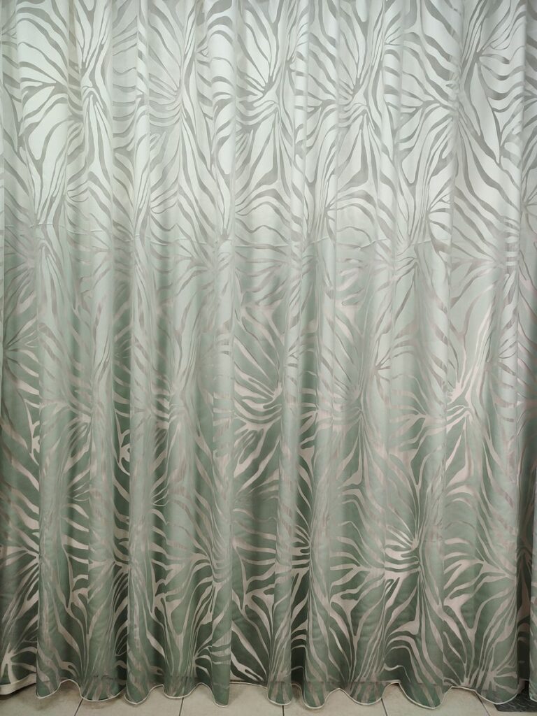 tenda a metro in devorè altezza 3 metri verde 1 IMG20251016121553 risultato