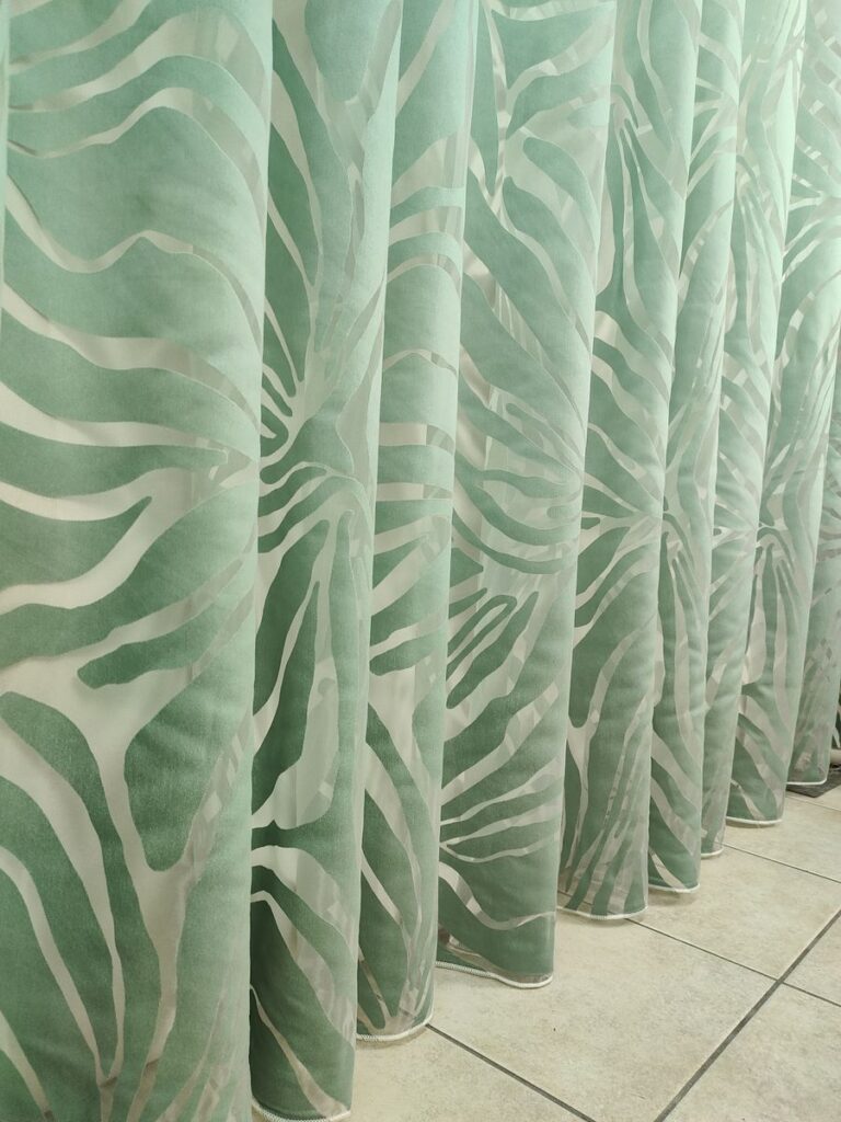 tenda a metro in devorè altezza 3 metri verde 15 IMG20251016121615 risultato