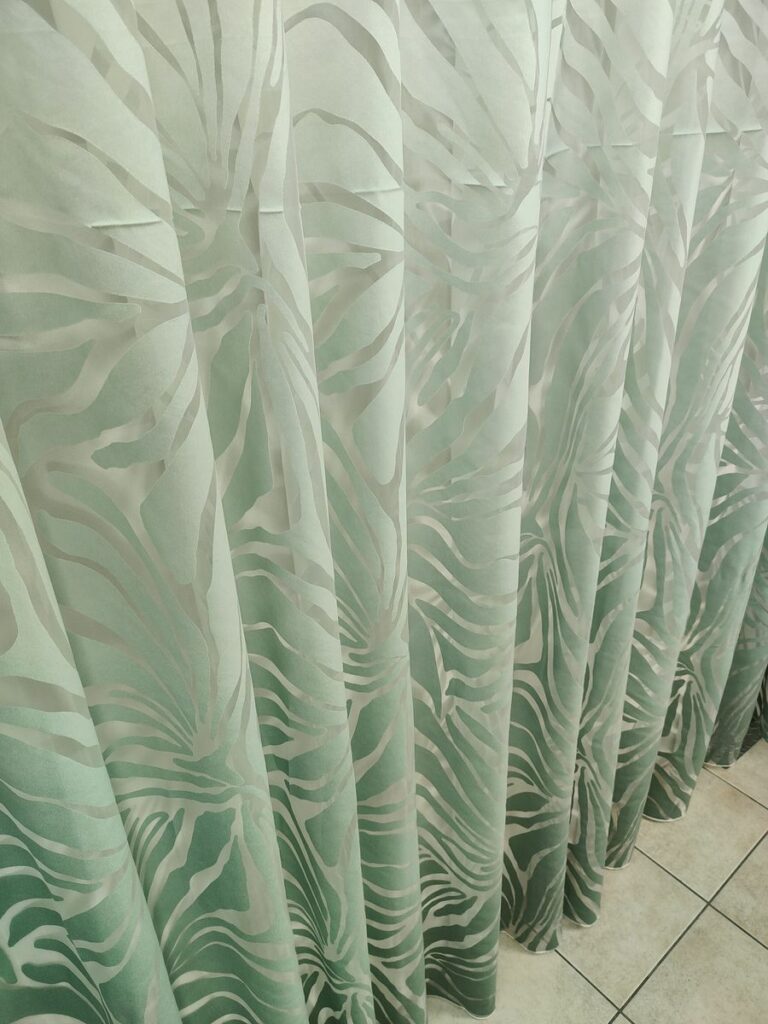 tenda a metro in devorè altezza 3 metri verde 10 IMG20251016121620 risultato