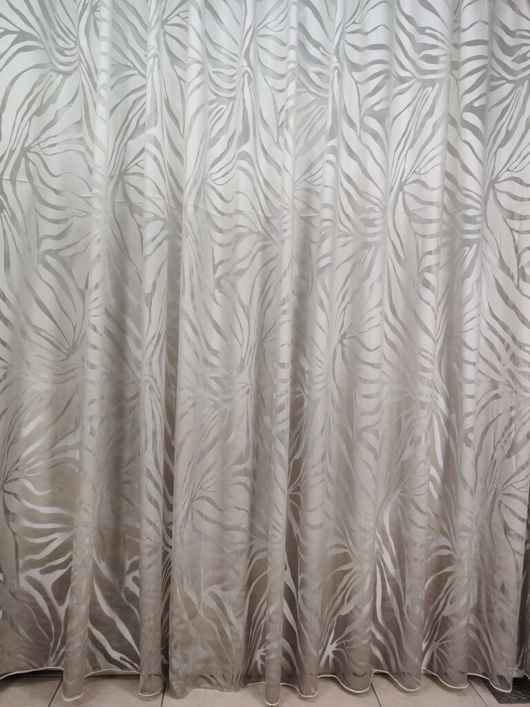 tenda a metro in devorè altezza 3 metri tortora 12 IMG20251016122659 risultato