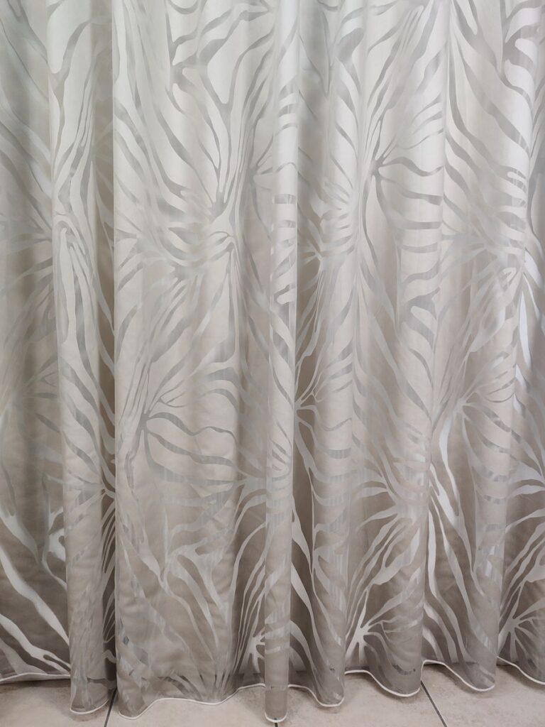 tenda a metro in devorè altezza 3 metri tortora 11 IMG20251016122703 risultato