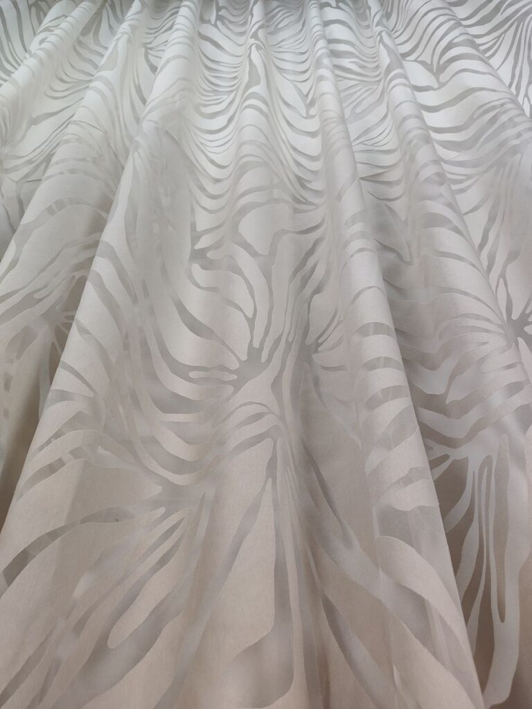 tenda a metro in devorè altezza 3 metri tortora 13 IMG20251016122707 risultato