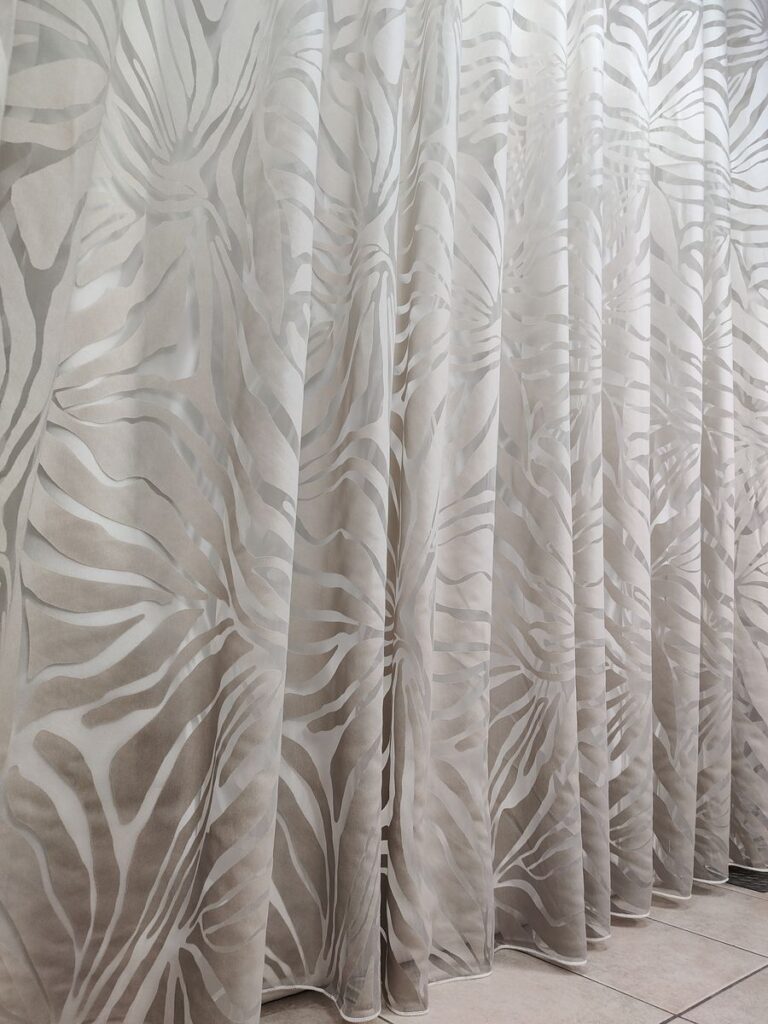 tenda a metro in devorè altezza 3 metri tortora 14 IMG20251016122717 risultato