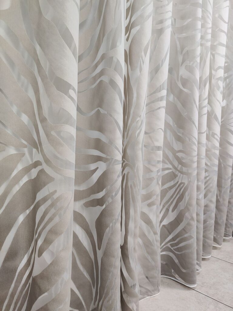 tenda a metro in devorè altezza 3 metri tortora 15 IMG20251016122720 risultato