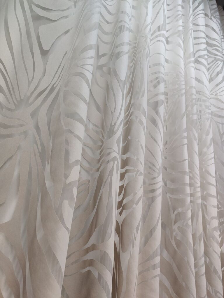 tenda a metro in devorè altezza 3 metri tortora 10 IMG20251016122722 risultato