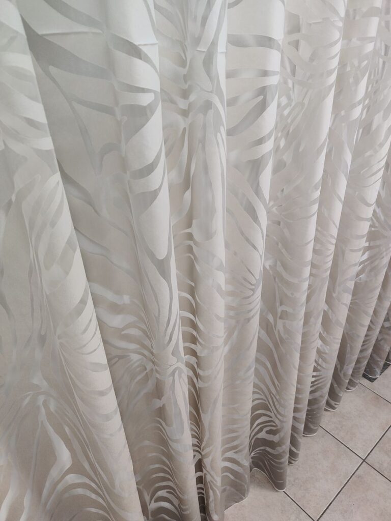 tenda a metro in devorè altezza 3 metri tortora 9 IMG20251016122726 risultato