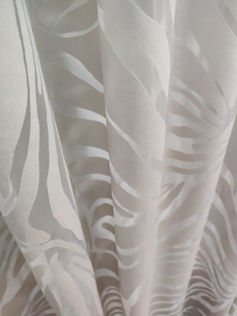 tenda a metro in devorè altezza 3 metri tortora 8 IMG20251016122728 risultato