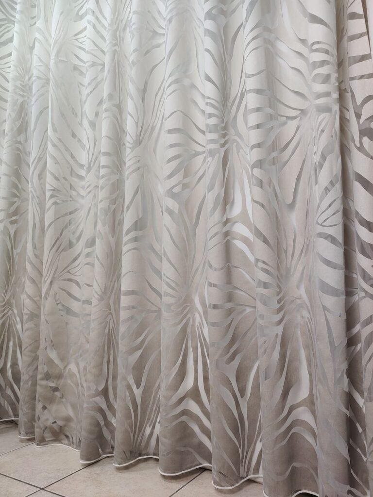 tenda a metro in devorè altezza 3 metri tortora 7 IMG20251016122738 risultato