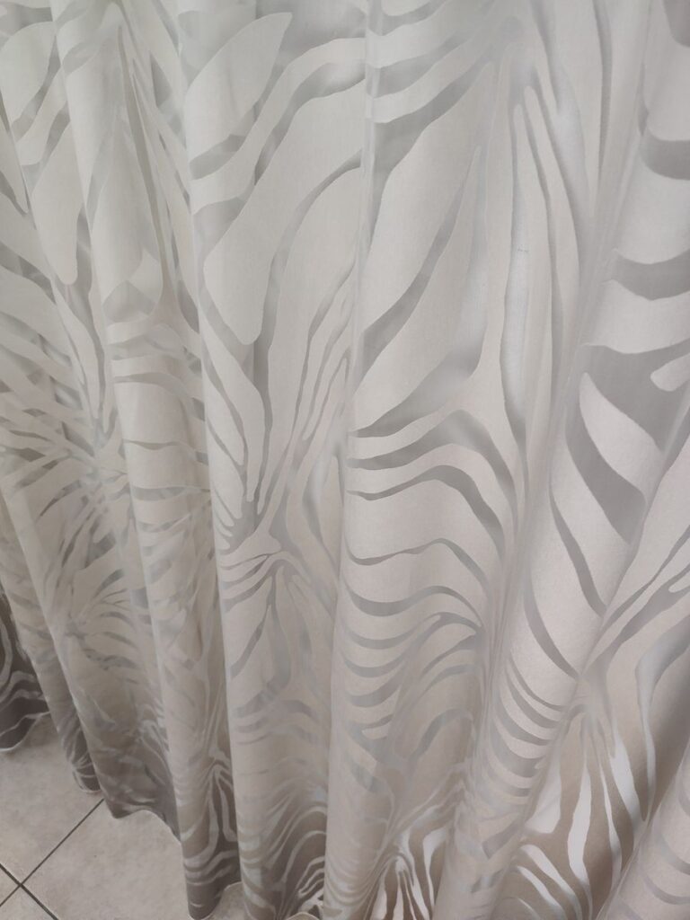 tenda a metro in devorè altezza 3 metri tortora 4 IMG20251016122748 risultato