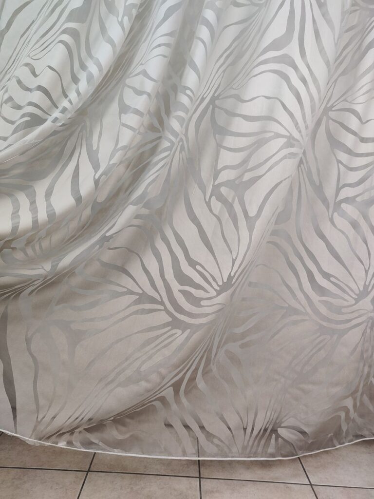 tenda a metro in devorè altezza 3 metri tortora 2 IMG20251016122759 risultato