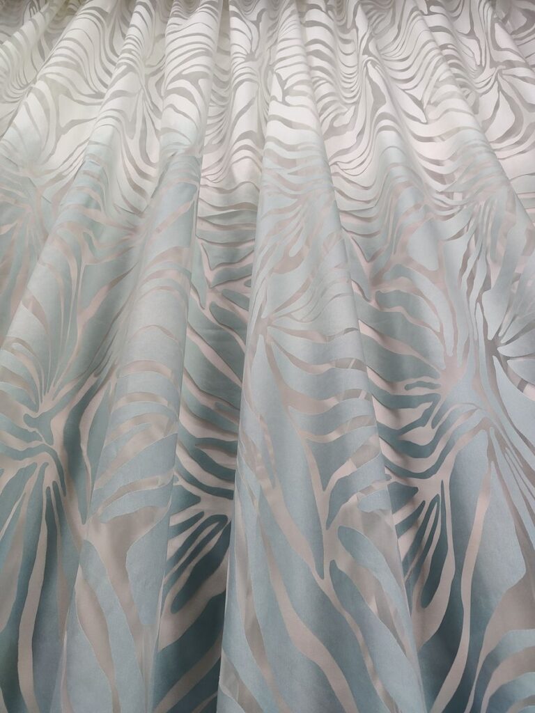 tenda a metro in devorè altezza 3 metri ottanio 1 IMG20251016123609 risultato