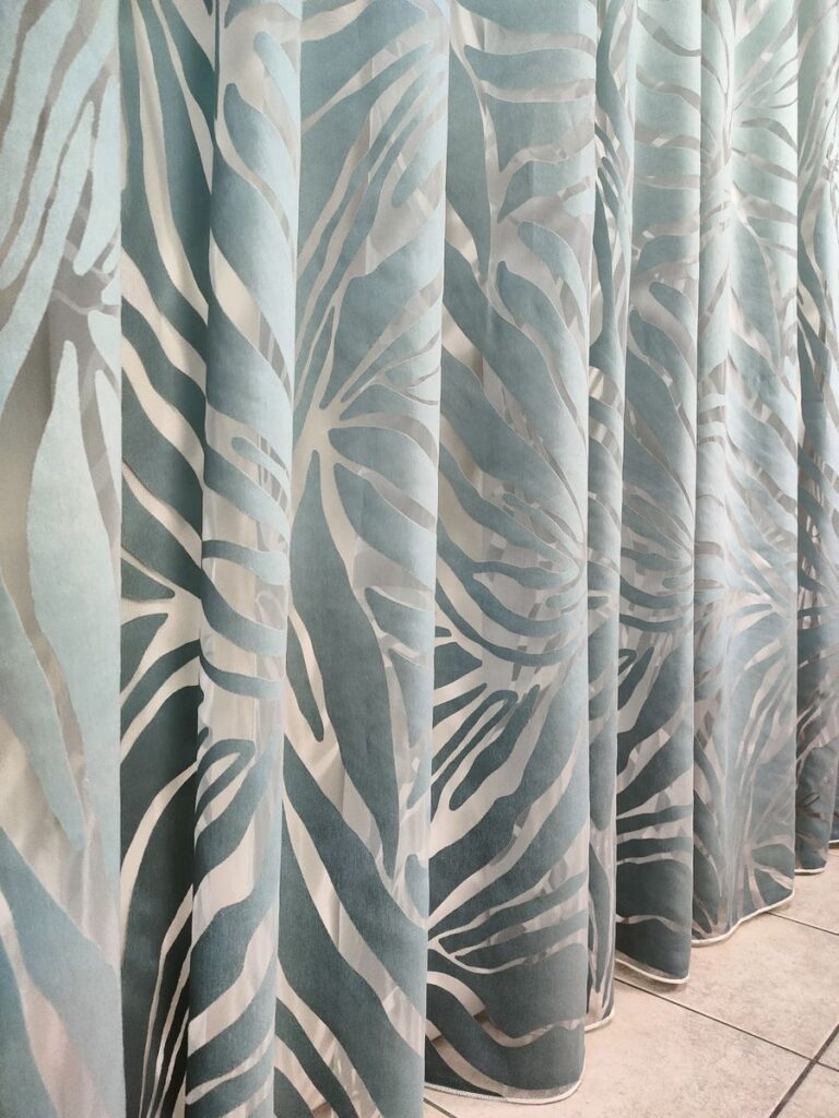 tenda a metro in devorè altezza 3 metri ottanio 15 IMG20251016123621 risultato