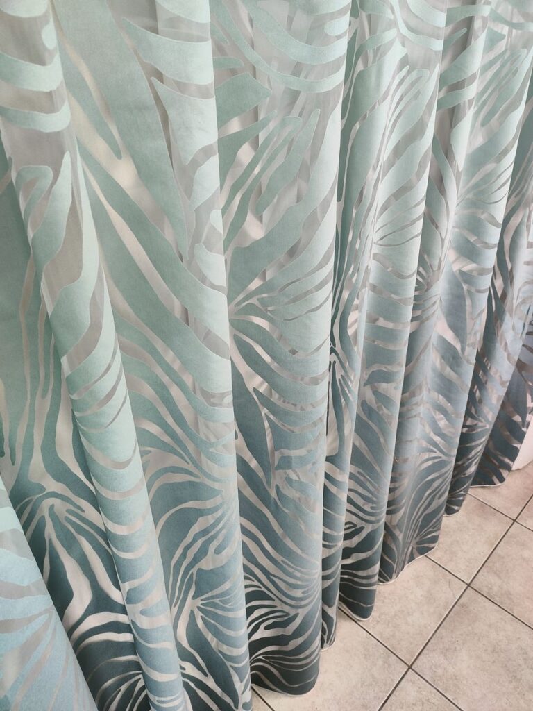 tenda a metro in devorè altezza 3 metri ottanio 17 IMG20251016123632 risultato