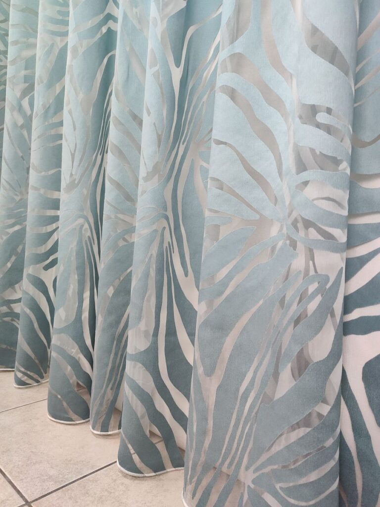 tenda a metro in devorè altezza 3 metri ottanio 9 IMG20251016123648 risultato