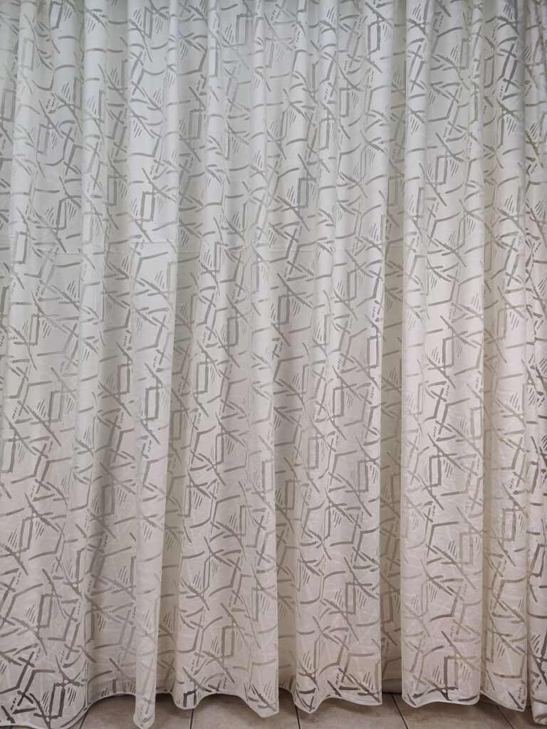 tenda a metro in devorè altezza 3 metri effetto lino naturale 14 IMG20251022124016 risultato