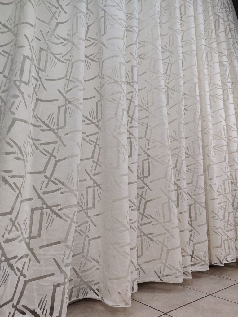 tenda a metro in devorè altezza 3 metri effetto lino naturale 11 IMG20251022124033 risultato