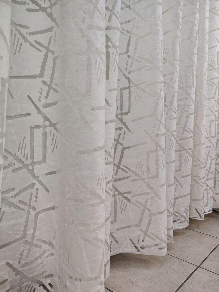 tenda a metro in devorè altezza 3 metri effetto lino naturale 10 IMG20251022124036 risultato