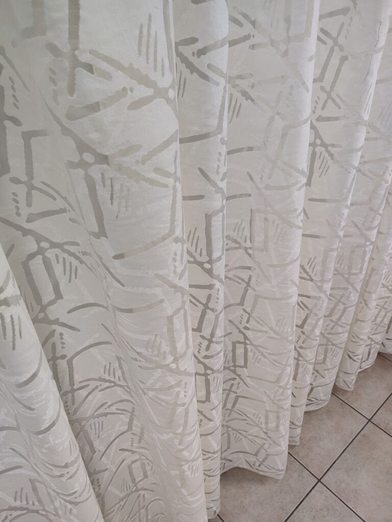 tenda a metro in devorè altezza 3 metri effetto lino naturale 8 IMG20251022124041 risultato