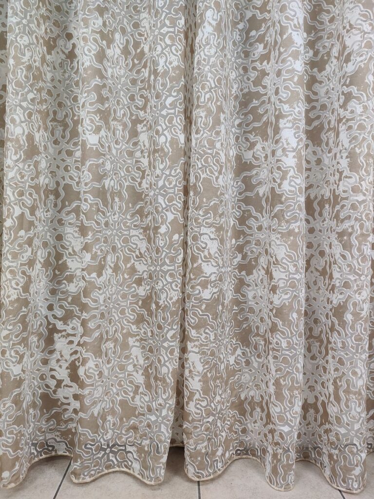 tenda a metro in devorè altezza 3 metri tortora 12 IMG20251031104739 risultato