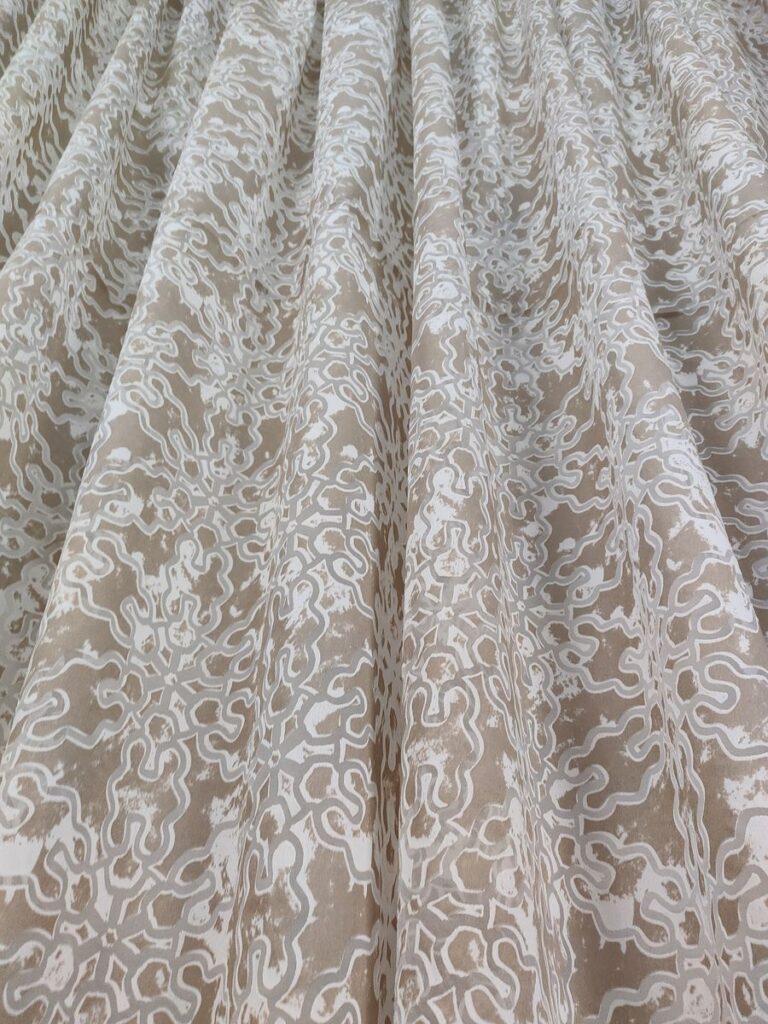 tenda a metro in devorè altezza 3 metri tortora 1 IMG20251031104741 risultato