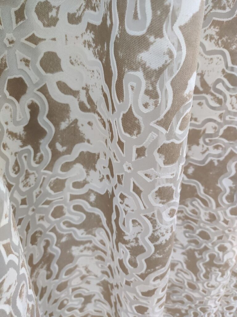 tenda a metro in devorè altezza 3 metri tortora 5 IMG20251031104758 risultato