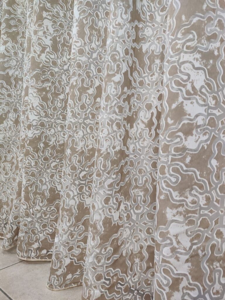 tenda a metro in devorè altezza 3 metri tortora 4 IMG20251031104807 risultato